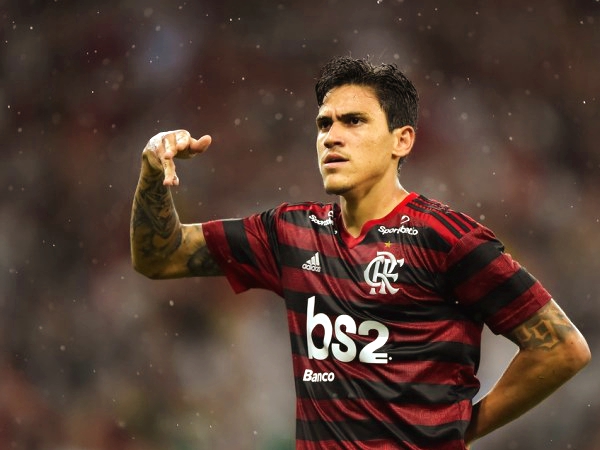 Il centravanti brasiliano Pedro di proprietà della Fiorentina in prestito al Flamengo con la formula del prestito con diritto di riscatto