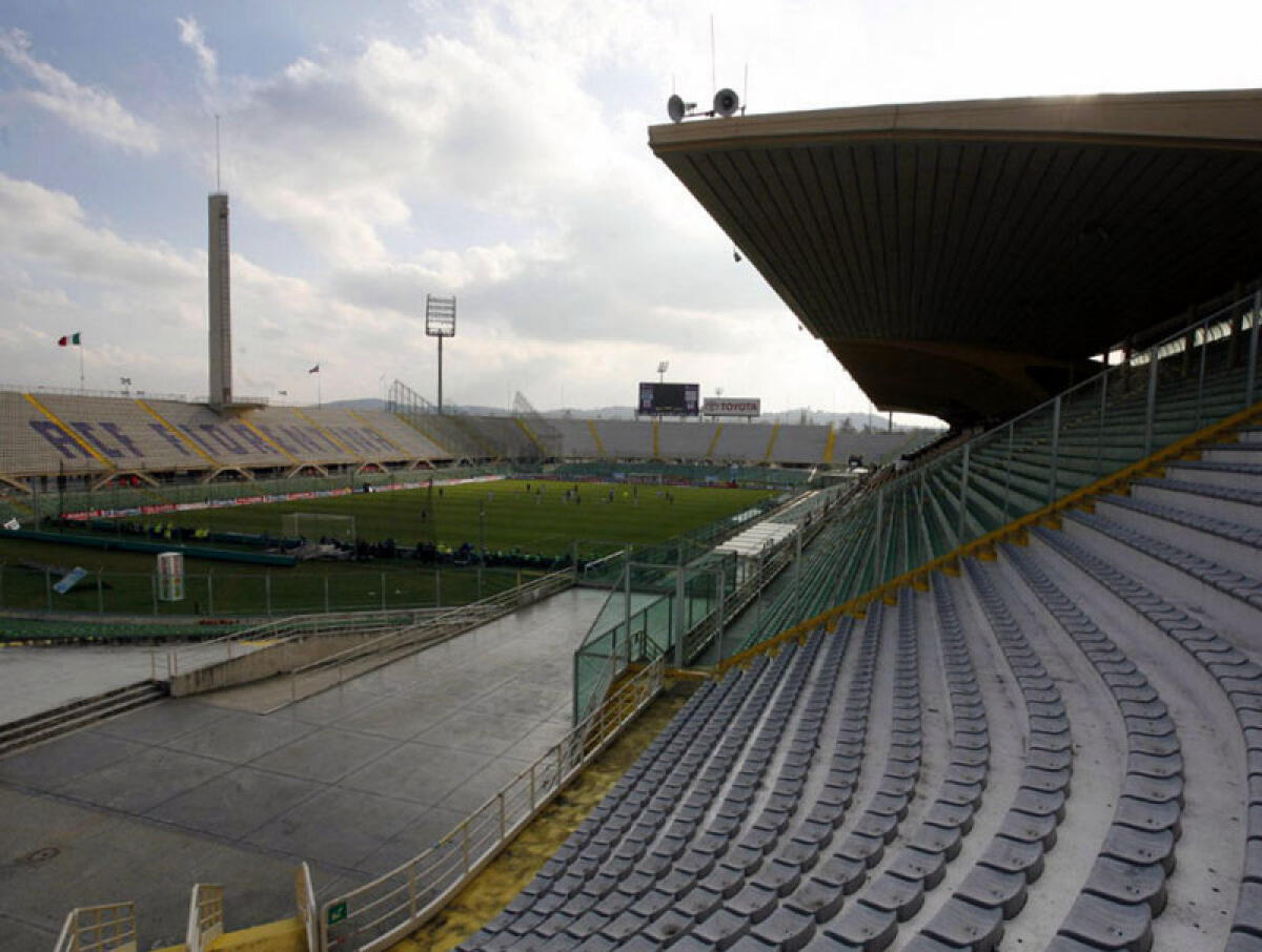 Video, le condizioni imbarazzanti dello stadio Franchi. Piove dentro e sicurezza inesistente - 