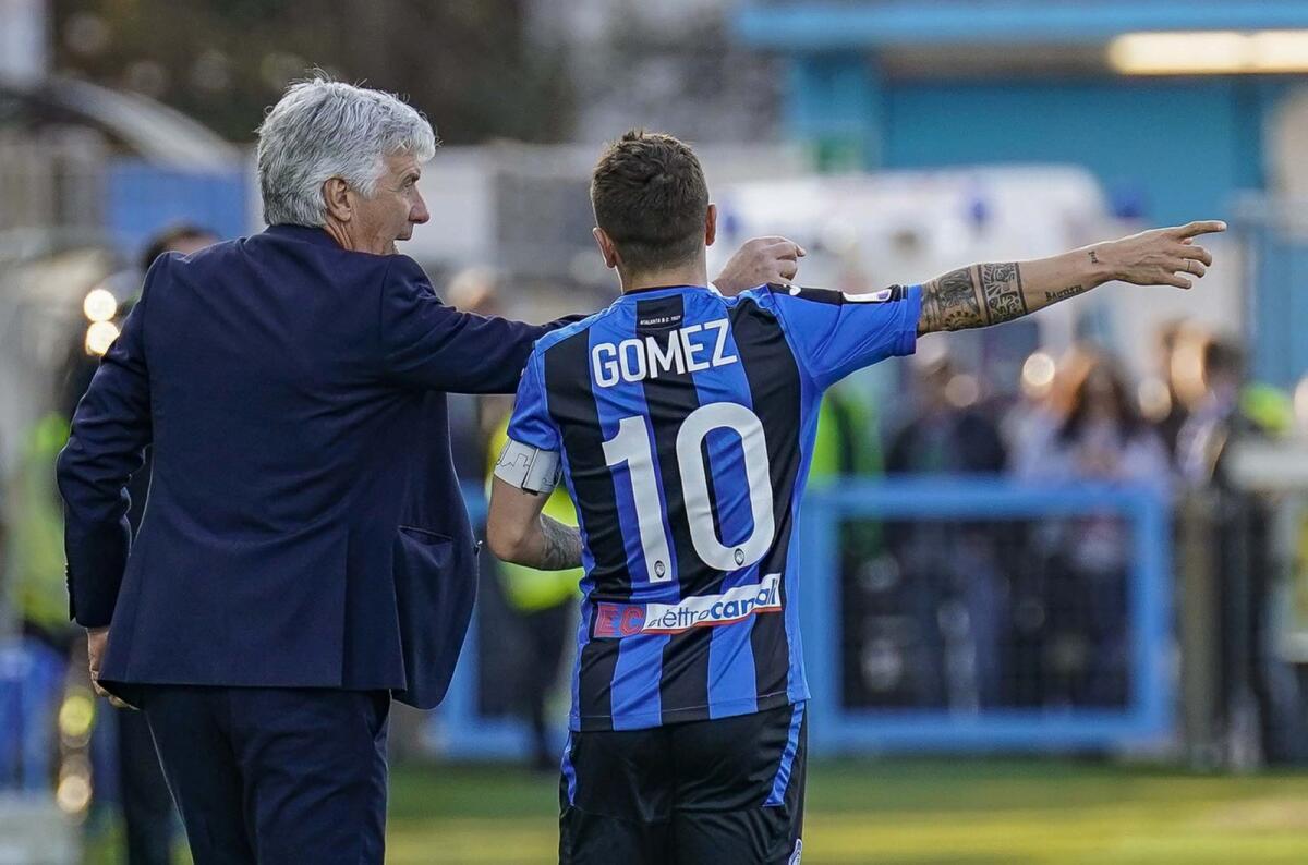 La rottura tra Gomez e Gasp adesso è definitiva. L'Atalanta ha deciso, sarà venduto ma non regalato - FERRARA, ITALIA, 07-04-18 - 31° GIORNATA DI CAMPIONATO SERIE A TIM - STADIO PAOLO MAZZA: SPAL VS ATALANTA, NELLA FOTO: GIAN PIERO GASPERINI E ALEJANDRO GOMEZ