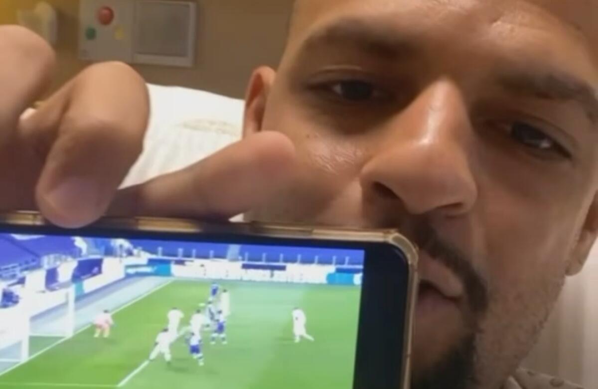 VIDEO, Felipe Melo guarda Juventus - Fiorentina ed esclama: "Tre a zero e casa, Forza Viola" - 