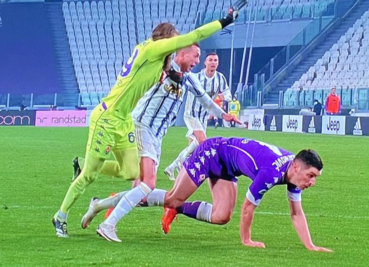 Moviola Sport Mediaset, mancano due rigori alla Juventus, Borja Valero era da rosso - 