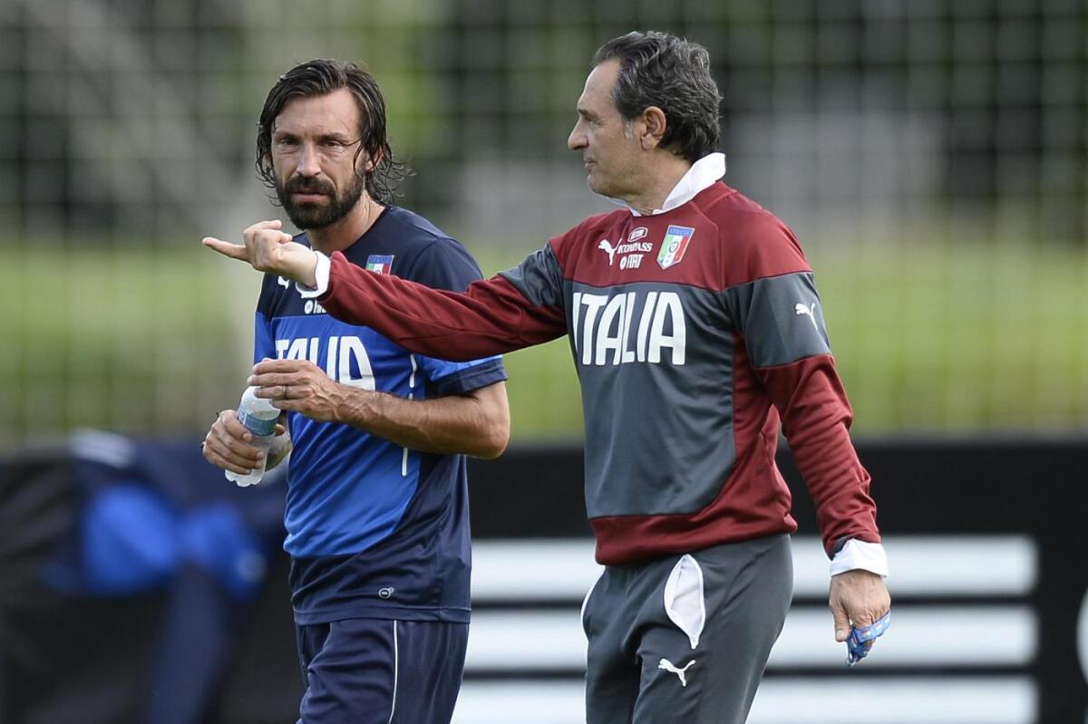 Prandelli e Pirlo amici veri. Quando Pirlo fece buttare la schiuma dell'estintore su un Cesare dormiente - foto Fabio Ferrari - LaPresse
11 06 2014 Mangaratiba (Brasile)
sport
Allenamento mattutino della Nazionale Italiana.
nella foto: durante l'allenamento.Cesare Prandelli, Pirlo
photo Fabio Ferrari - LaPresse
11 06 2014 Mangaratiba (Brasile)
sport
Sessi