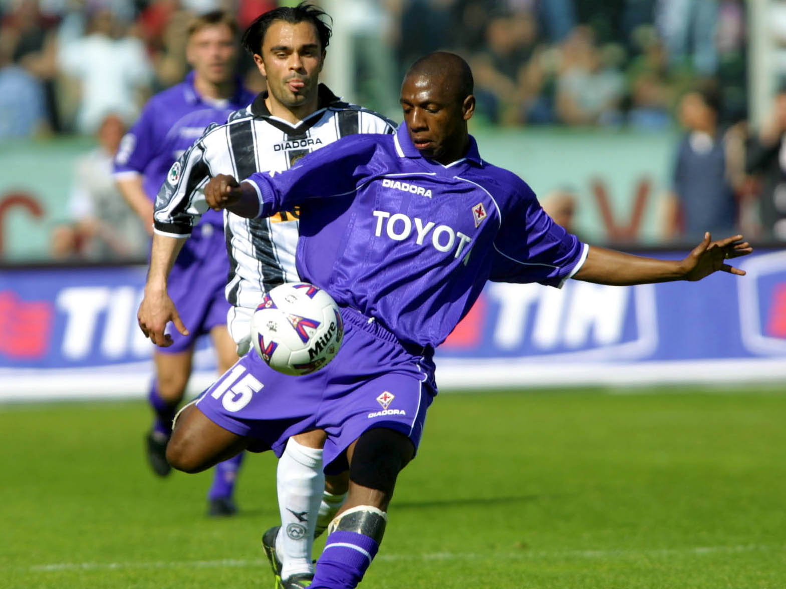 29 APR 2001: Alexander Mariano Amaral of Fiorentina in action during the Serie A 28th Round League match between Fiorentina and Udinese played at the Artemio Franchi Stadium Florence. DIGITAL CAMERA Mandatory Credit: Grazia Neri/ALLSPORT