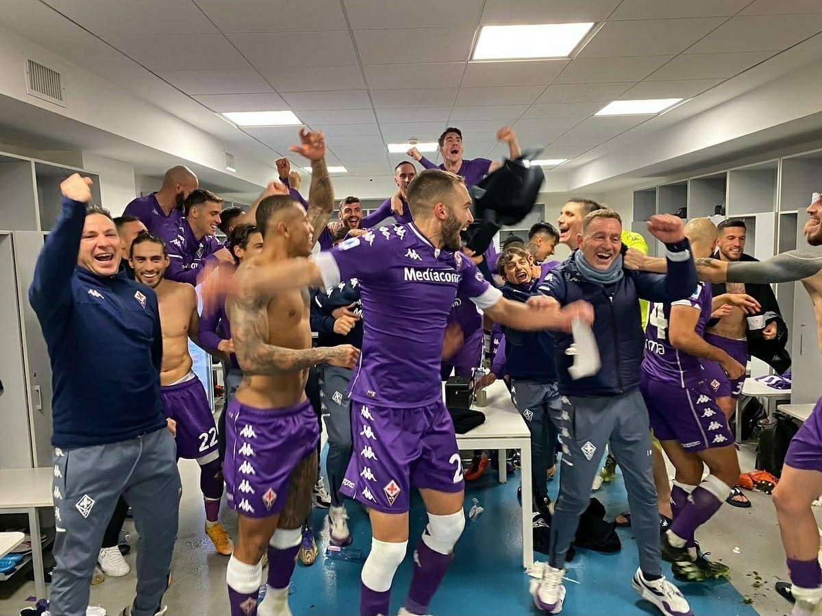 Nello spogliatoio della Fiorentina si festeggia la vittoria contro la Juventus, festa da 0-3