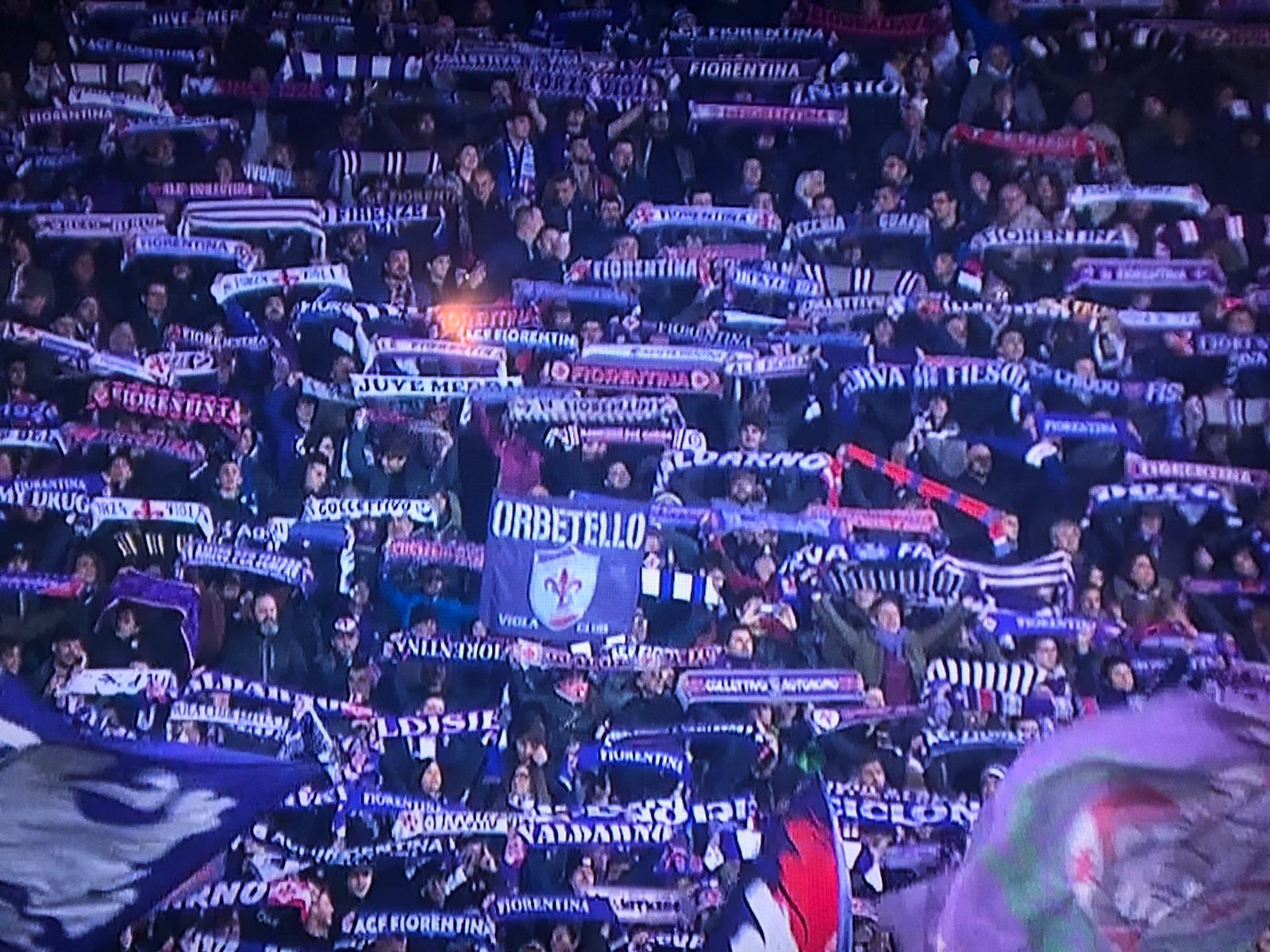 Una curva Fiesole dove campeggia lo stendardo del club