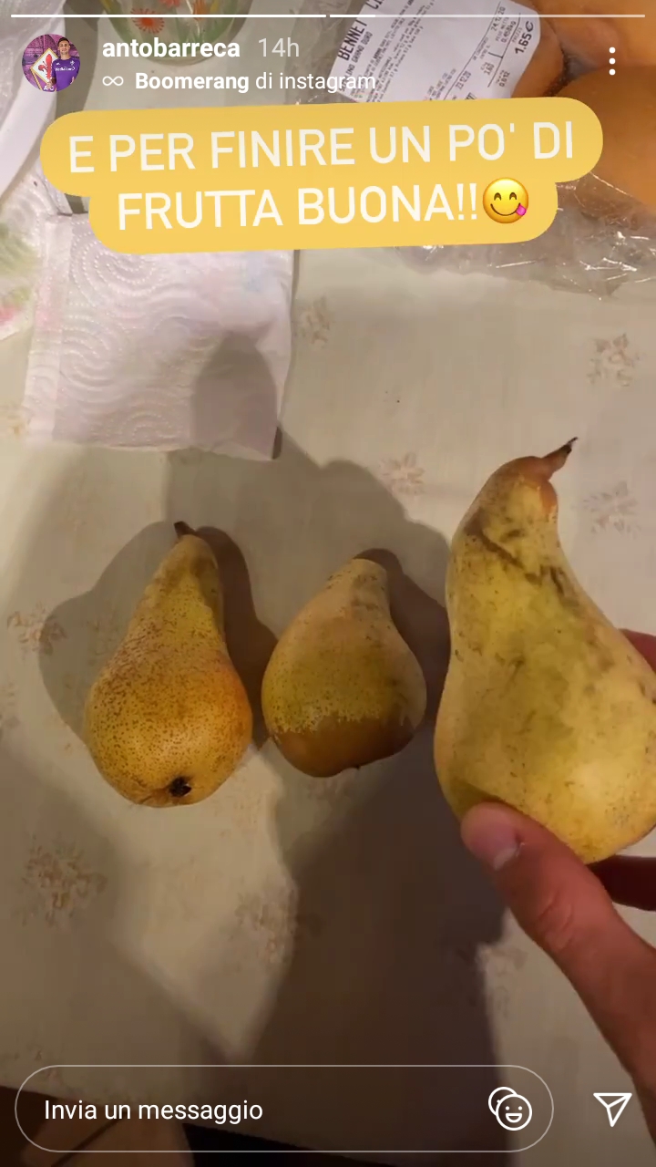 Barreca continua i festeggiamenti: "E per finire un po' di frutta buona" e fotografa tre pere