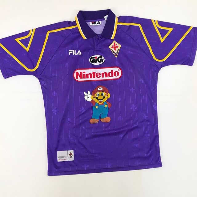 Dall'Inghilterra rivelano del mistero della maglia della Fiorentina con Super Mario del 97