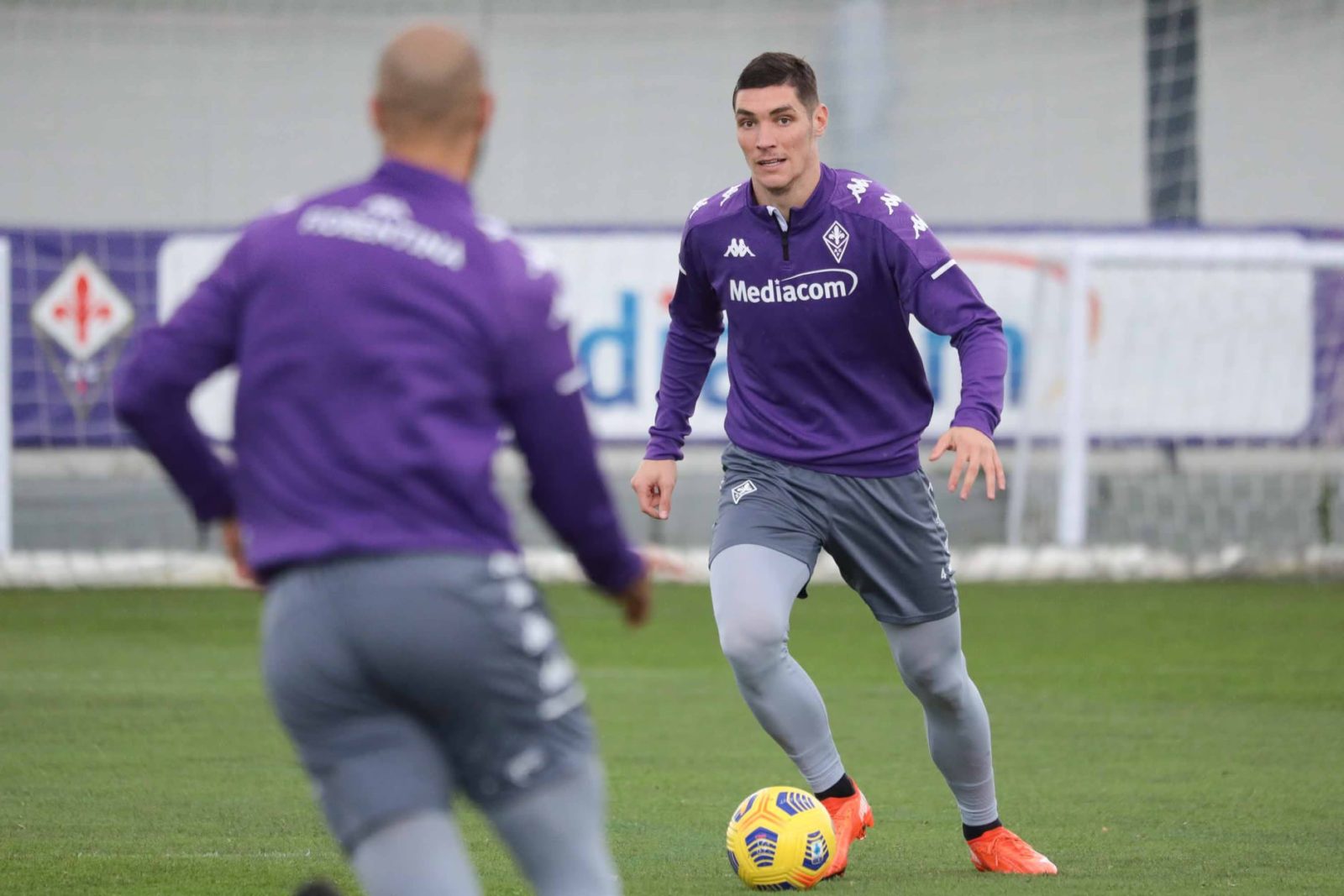 Dal centro sportivo, la Fiorentina torna al 4-2-3-1. Callejon e Ribery titolari