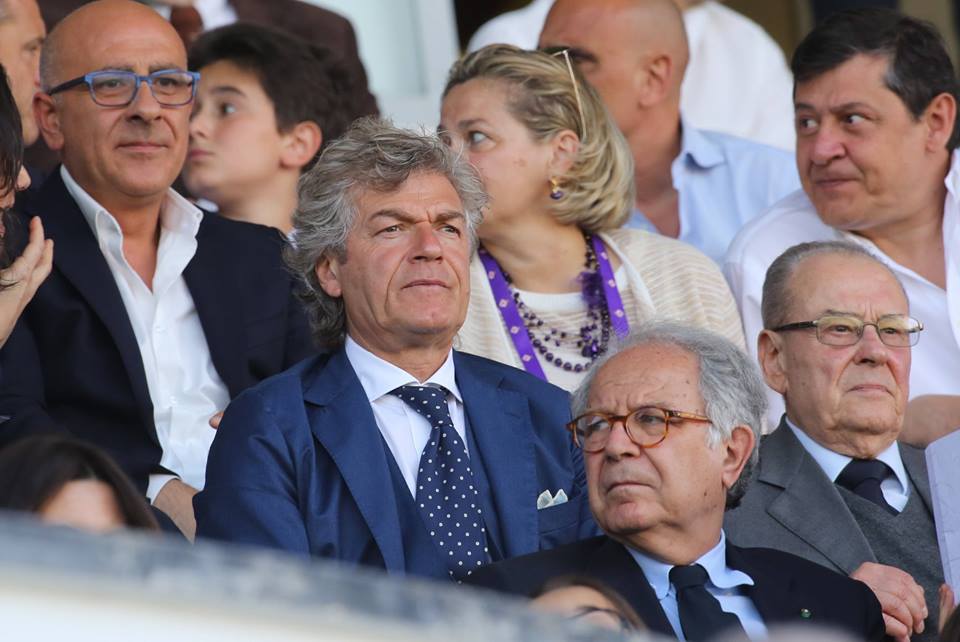 Antognoni nostalgico del tifo Viola su Instagram: "Qualche tempo fa in curva insieme ai miei tifosi"