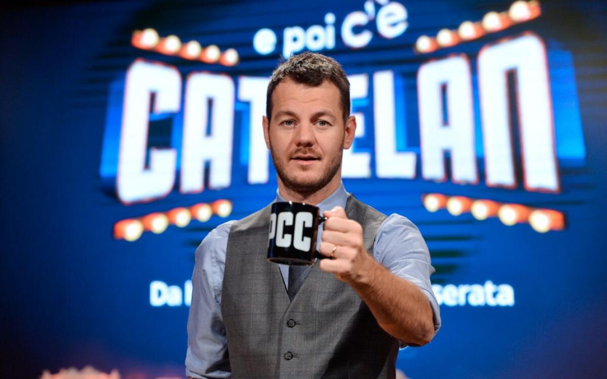 Intanto Cattelan si candida per giocare contro la Fiorentina in Coppa Italia con la maglia dell'Inter - 