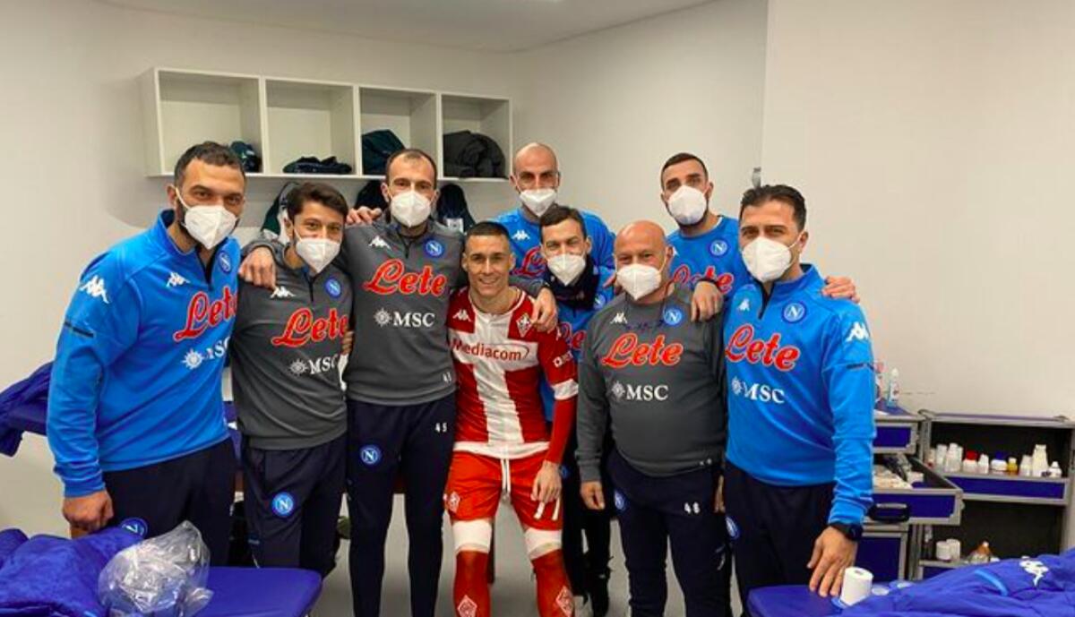 Callejon è tornato a "casa", lo staff medico del Napoli ha voluto una foto ricordo - 