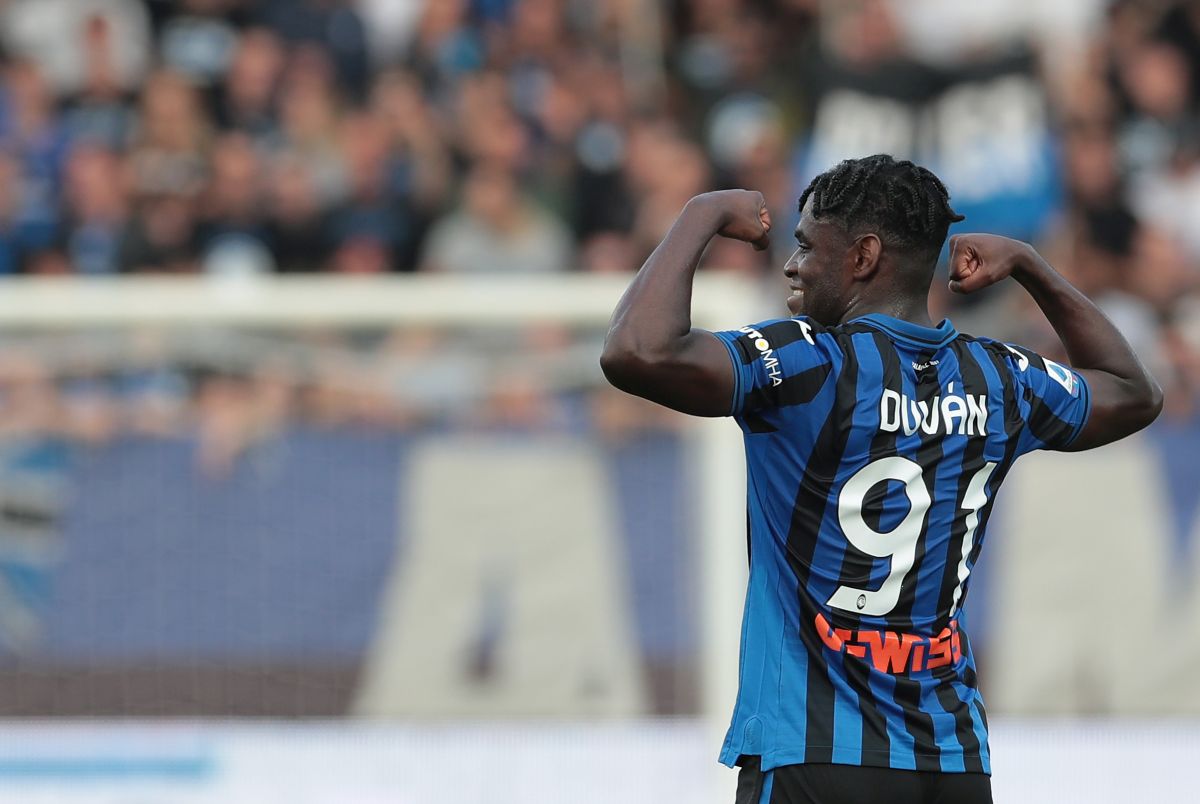 BERGAMO, ITALY - OCTOBER 06: Duvan Zapata of Atalanta BC celebrates after scoring the opening goal during the Serie A match between Atalanta BC and US Lecce at Gewiss Stadium on October 6, 2019 in Bergamo, Italy. (Photo by Emilio Andreoli/Getty Images)