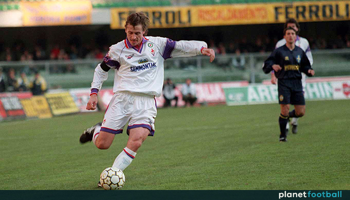 Andrei Kanchelskis runs down the wing on his debut playing for Fiorentina against Verona in Serie A