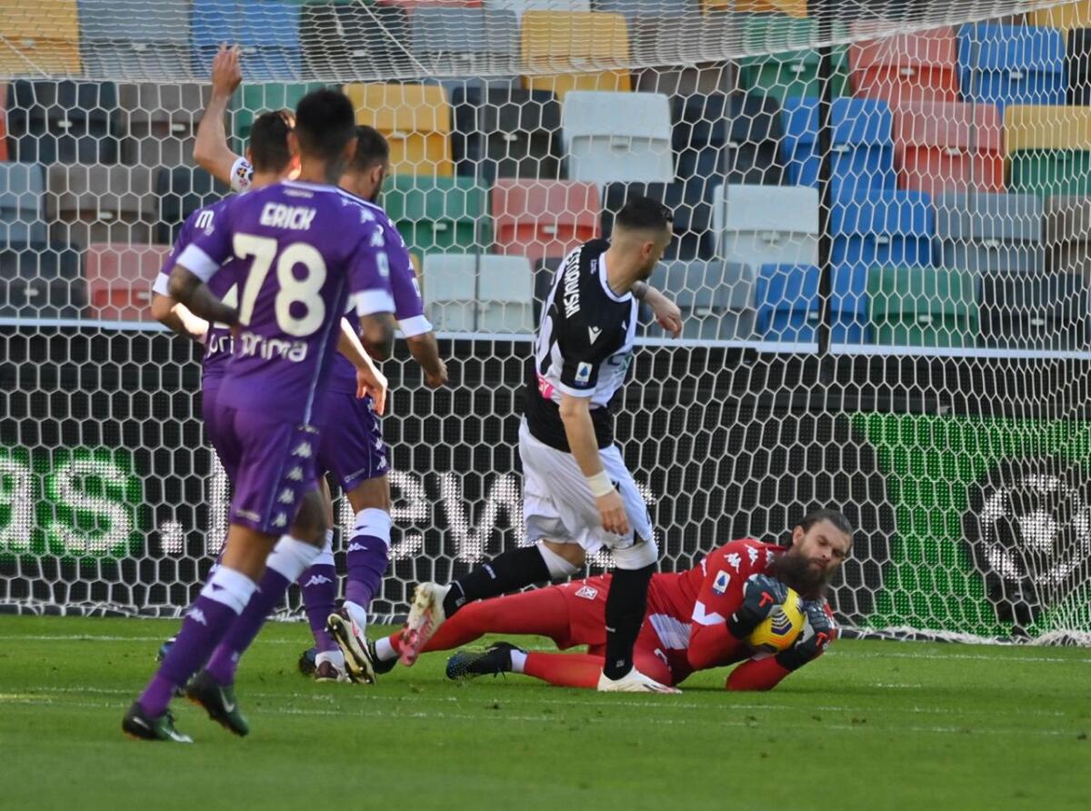 Al 35' Udinese-Fiorentina ancora 0-0. Miracolo di Dragowski sul tiro di Stryger Larsen - Foto di proprietà di ACF Fiorentina. Riproduzione vietata ©