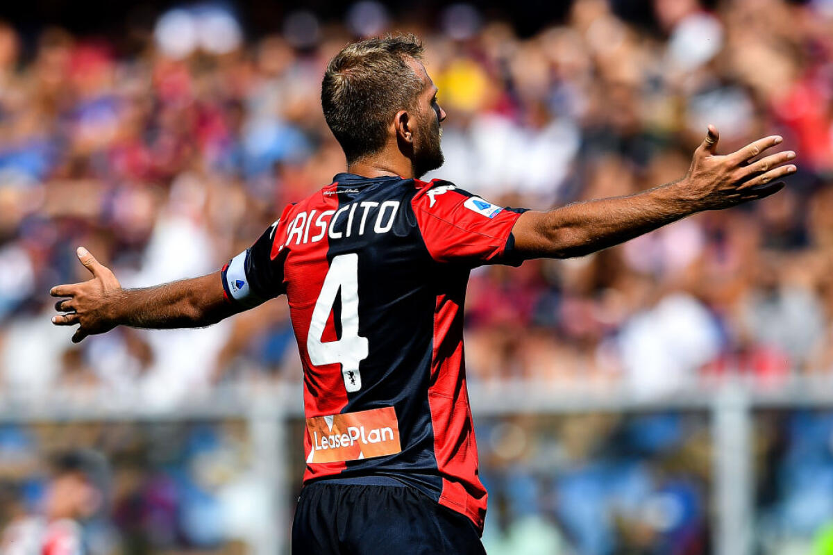 Criscito: "Kokorin è un bomber eccezionale, non a caso Capello e Mancini ne parlano benissimo" - GENOA, ITALY - SEPTEMBER 15: Domenico Criscito of Genoa reacts with disappointment during the Serie A match between Genoa CFC and Atalanta BC at Stadio Luigi Ferraris on September 15, 2019 in Genoa, Italy. (Photo by Paolo Rattini/Getty Images)