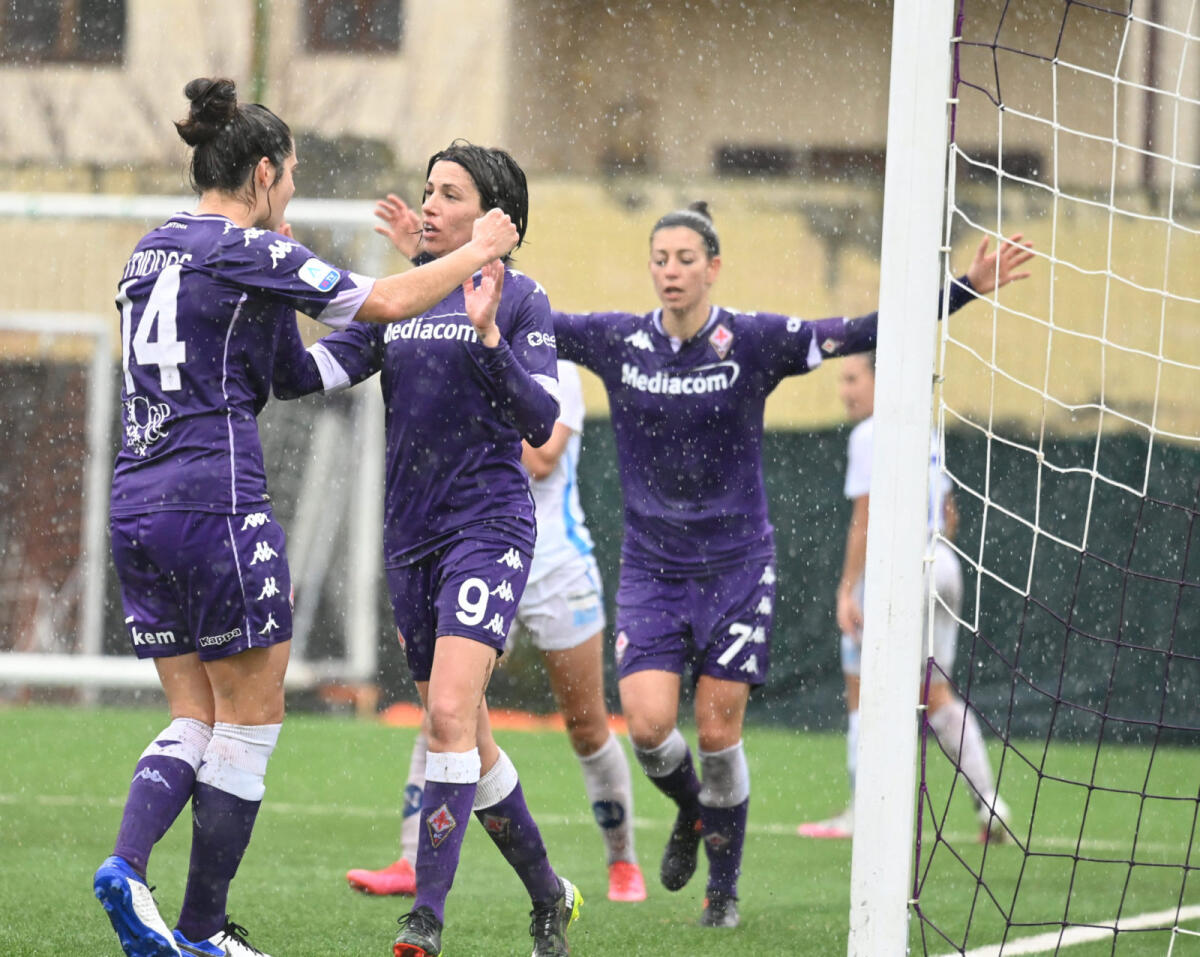 La Fiorentina Femminile ha vinto 2-0 contro il Napoli. Prima il gol di Sabatino, poi l'autogol delle partenopee - 