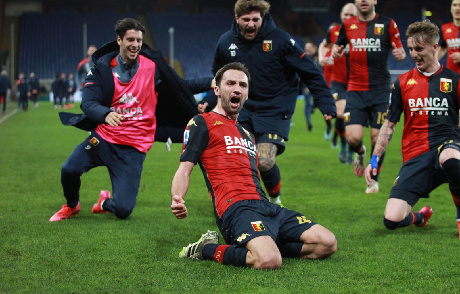 Genoa pareggia all'ultimo secondo con Badelj: "Gol dedicato ad Astori, impossibile non pensarlo"