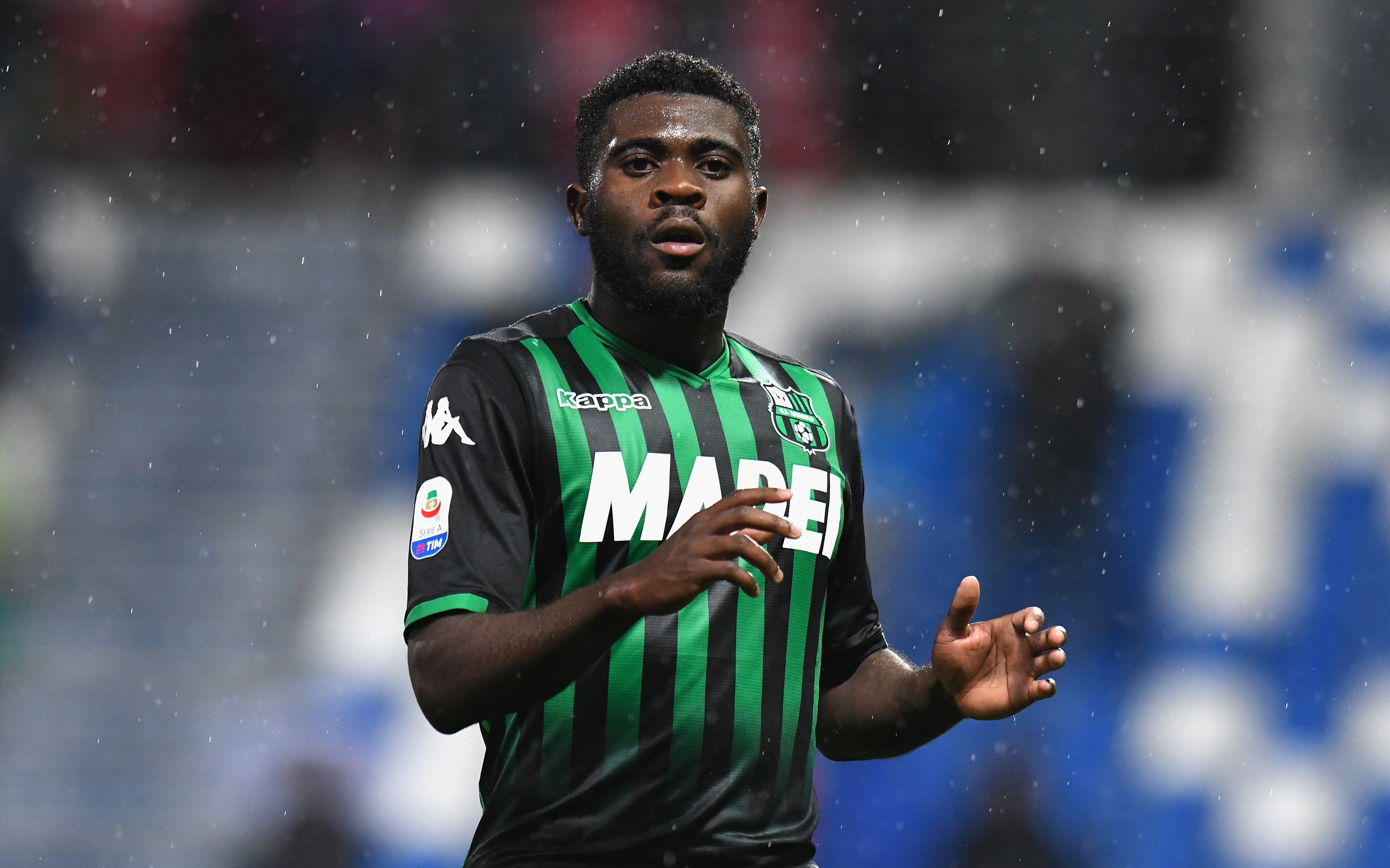 REGGIO NELL'EMILIA, ITALY - APRIL 04: Jeremie Boga of Sassuolo looks on during the Serie A match between US Sassuolo and Chievo at Mapei Stadium - Citta' del Tricolore on April 4, 2019 in Reggio nell'Emilia, Italy. (Photo by Alessandro Sabattini/Getty Ima