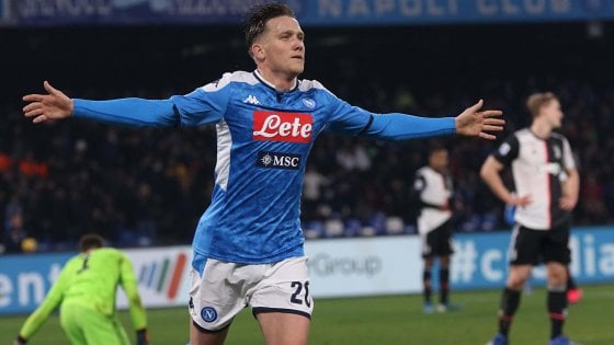 Napoli, Zielinski positivo al Covid insieme a un collaboratore del club - la Repubblica
