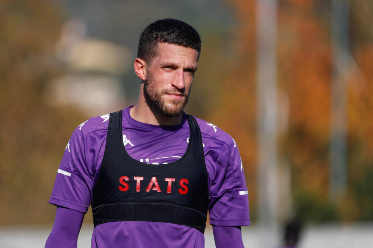 Biraghi tornerà a Firenze solo giovedì, un solo allenamento con il gruppo. Verso il forfait contro il Genoa - Foto di proprietà di ACF Fiorentina. Riproduzione vietata ©