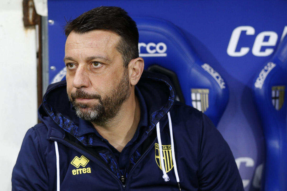 D'Aversa: "Abbiamo fatto resuscitare la Fiorentina, abbiamo fatto noi la partita. Gol fatto da soli" - PARMA, ITALY - FEBRUARY 07: Roberto D'Aversa, manager of PArma Calcio looks on during the Serie A match between Parma Calcio  and Bologna FC at Stadio Ennio Tardini on February 7, 2021 in Parma, Italy.  (Photo by Gabriele Maltinti/Getty Images)