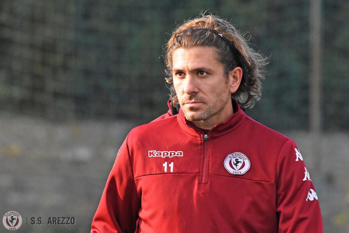 Cerci, una barzelletta che continua, fuori rosa dall'Arezzo. Rissa con detonatore in allenamento - 
