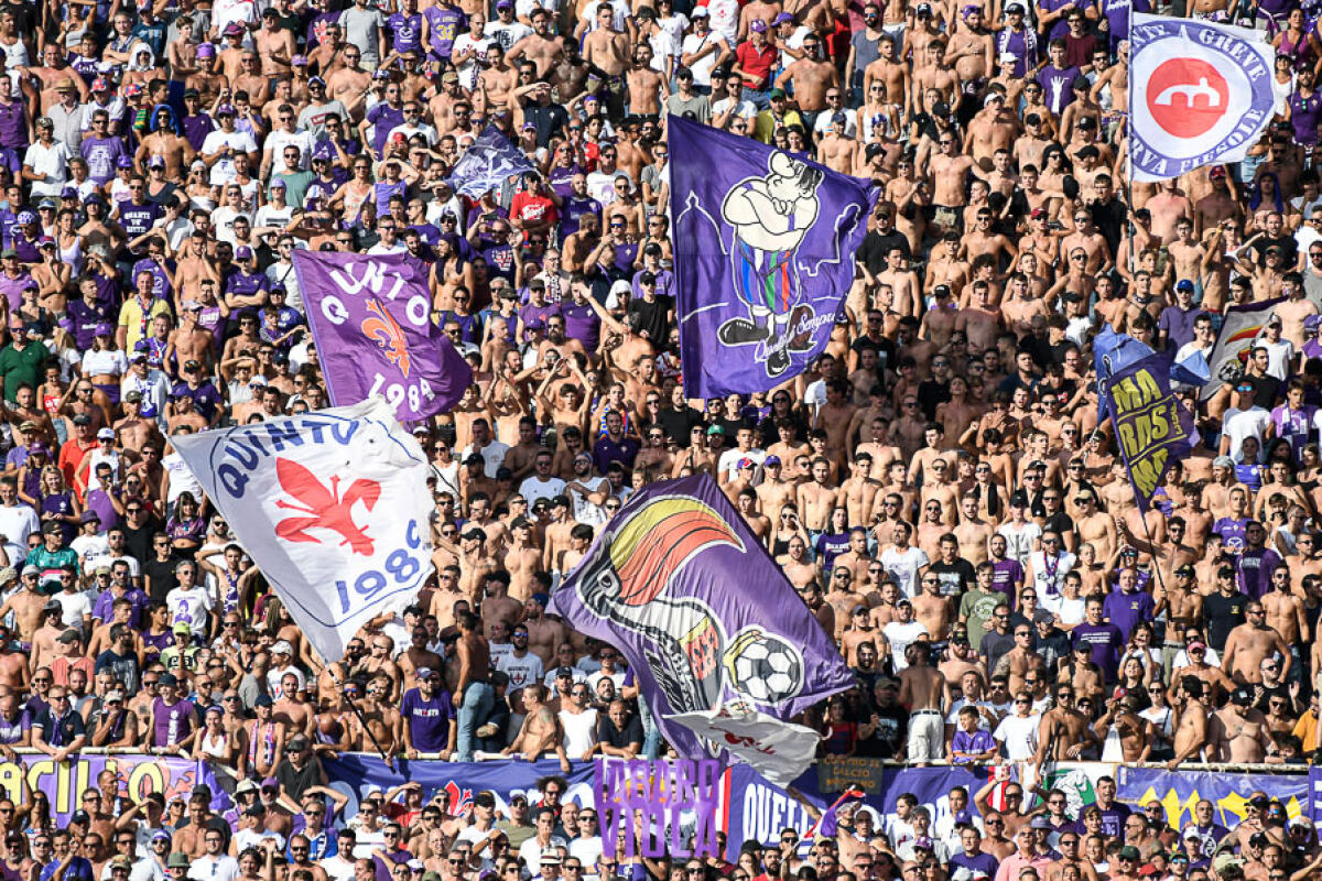 La Curva Fiesole contesta la squadra fuori i campini: "Rispetto. Oggi le bombe, domani non si sa..." - Firenze, stadio A.Franchi, 14.09.2019, Fiorentina-Juventus, foto Fiorenzo Sernacchioli. Copyright Labaroviola.com