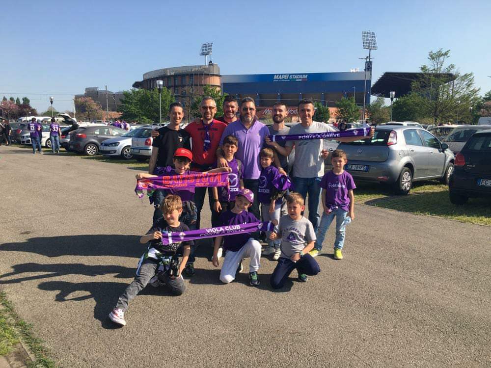 Foto di gruppo davanti al Mapei Stadium
