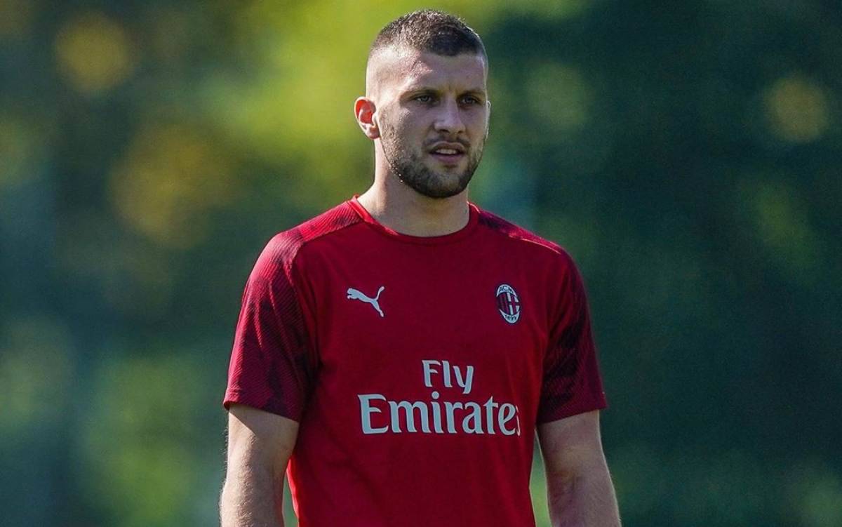 Il Milan aveva fatto la furbata per non pagarlo alla Fiorentina, Rebic espulso salta ritorno a Firenze