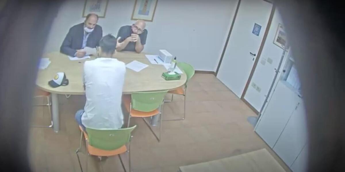 Il video integrale dell'esame farsa di Suarez fatto fare dalla Juventus: "Bimbo ha cuccumella" - 