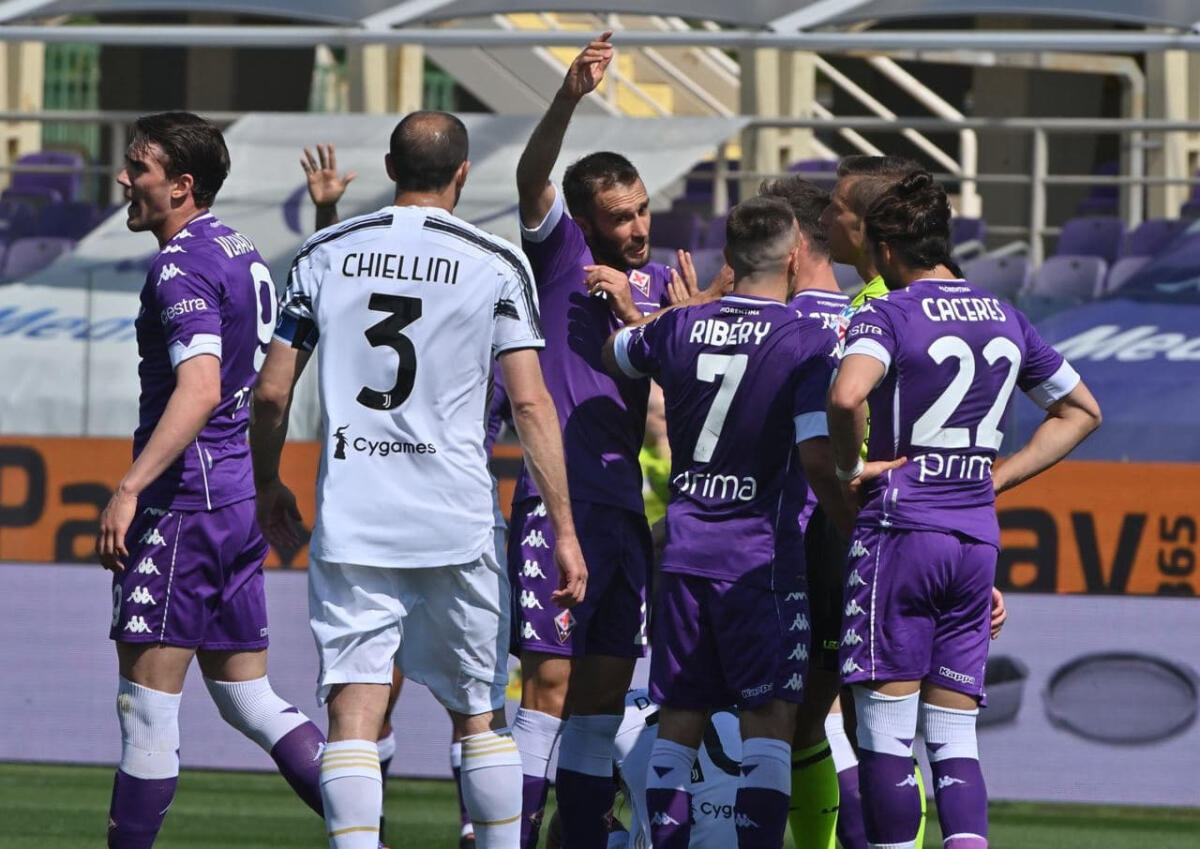 Moviola Tuttosport, contatto Vlahovic-Bonucci non c'è il rigore. Giusto quello dato per mano di Rabiot - Foto di proprietà di ACF Fiorentina. Riproduzione vietata ©