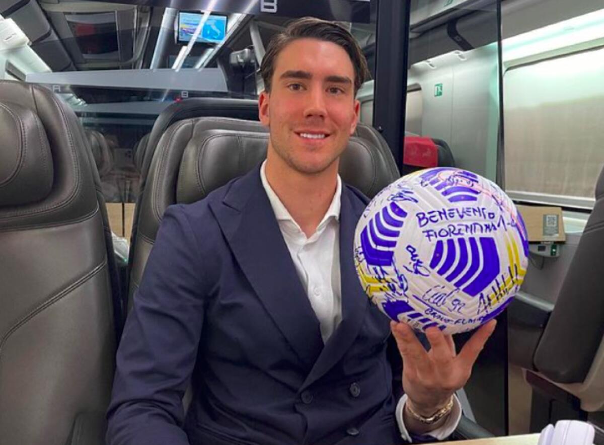 Cuccureddu: "Vlahovic, decide la società. La Fiorentina contro la Juventus si impegna sempre" - Canali social Vlahovic