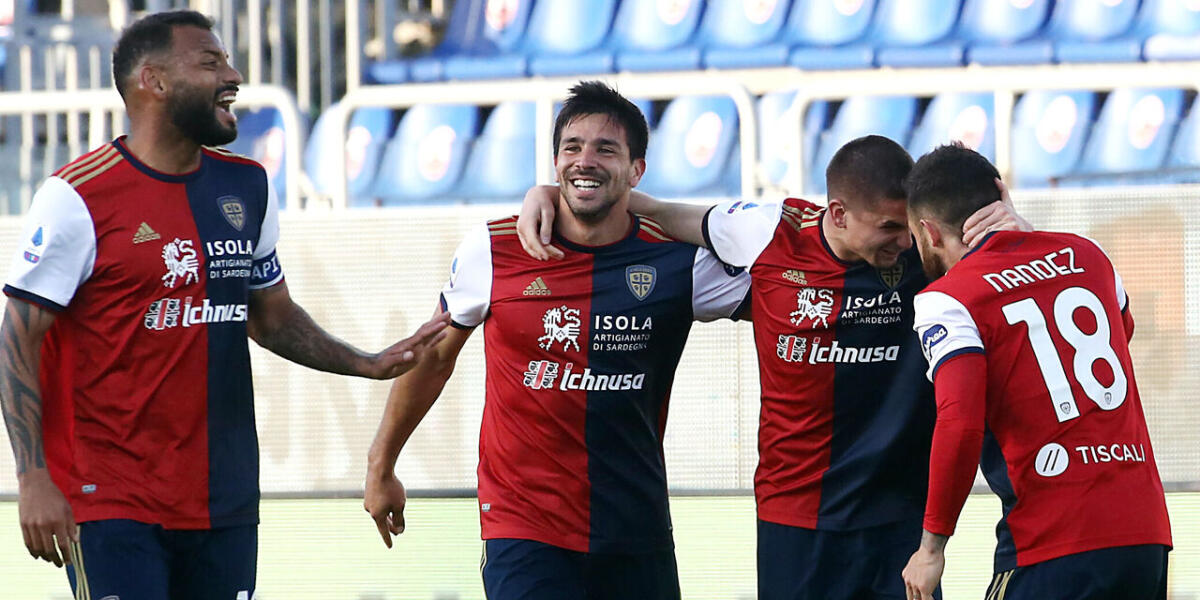 Il Cagliari gira a ritmo scudetto nelle ultime partite, Benevento raggiunto, Fiorentina a meno 3 - CAGLIARI, ITALY - APRIL 25: Razvan Marin of Cagliari celebrates his goal 2-1  during the Serie A match between Cagliari Calcio and AS Roma at Sardegna Arena on April 25, 2021 in Cagliari, Italy. Sporting stadiums around Italy remain under strict rest
