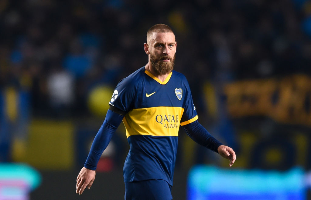 LA PLATA, ARGENTINA - AUGUST 13: Daniele De Rossi of Boca Juniors looks on during a match between Boca Juniors and Alamgro as part of Round of 32 of Copa Argentina 2019 at Estadio Ciudad de La Plata on August 13, 2019 in La Plata, Argentina. (Photo by Mar