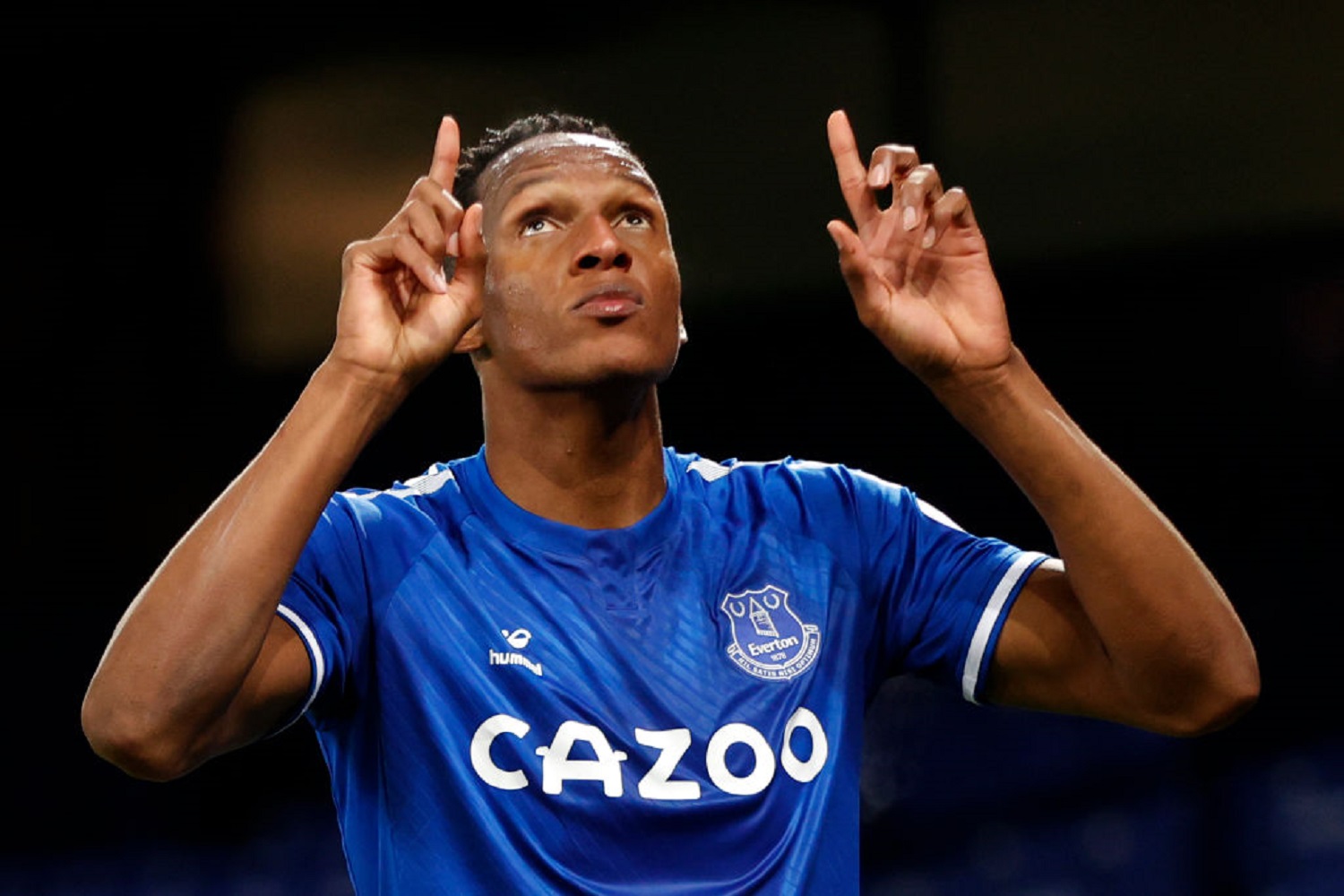 LIVERPOOL, ENGLAND - DECEMBER 19: Yerry Mina of Everton celebrates after scoring his team's second goal during the Premier League match between Everton and Arsenal at Goodison Park on December 19, 2020 in Liverpool, England. A limited number of fans (2000
