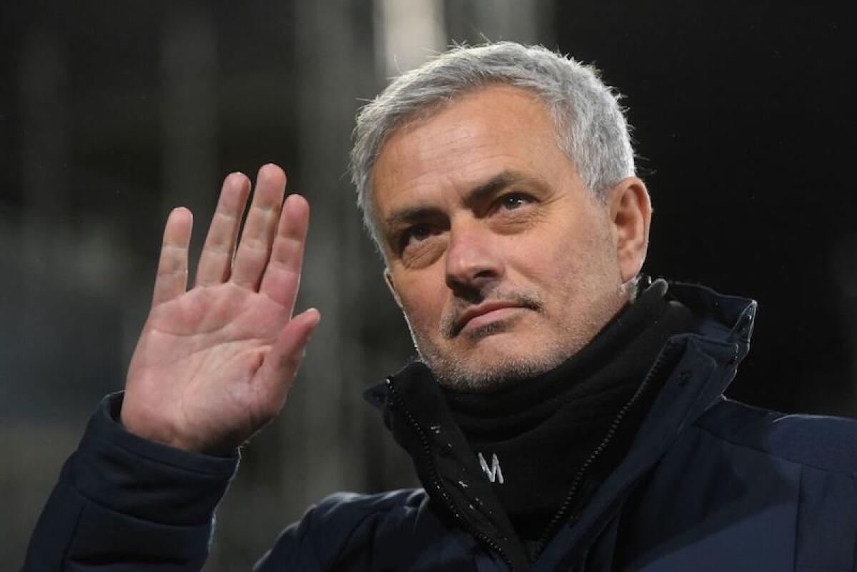 I dettagli del contratto di Mourinho alla Roma, 7 milioni a stagione per 3 anni. 9 milioni lordi - Tottenham Hotspur's Portuguese head coach Jose Mourinho looks on during the English Premier League football match between Fulham and Tottenham Hotspur at Craven Cottage in London on March 4, 2021. (Photo by NEIL HALL / POOL / AFP) / RESTRICTED TO EDI
