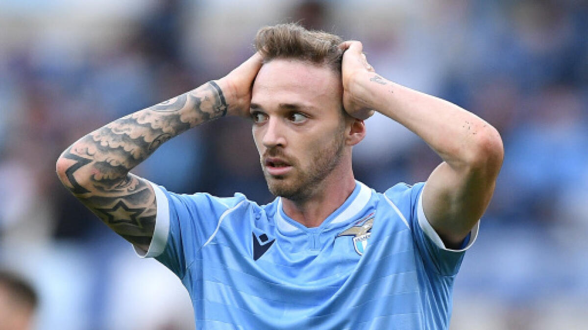 Lazzari simula, svista di Maresca che concede una punizione pericolosa. Proteste di Biraghi ed Inzaghi - 
