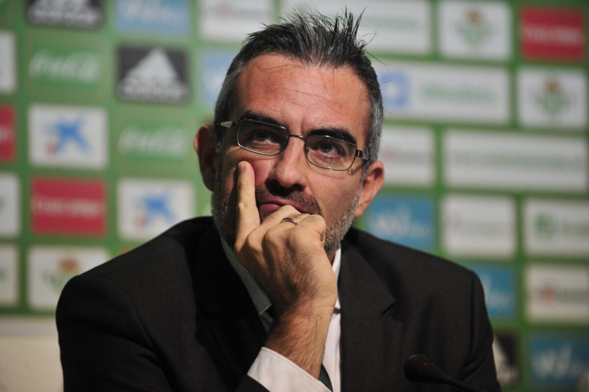 Macia sempre più vicino al ritorno alla Fiorentina. Si aspetta solo il via libera di Commisso - Eduardo Macía anuncia en rueda de prensa la renovación de Dani Ceballos. 

Eduardo Macía announces at press conference the renewal of Dani Ceballos.