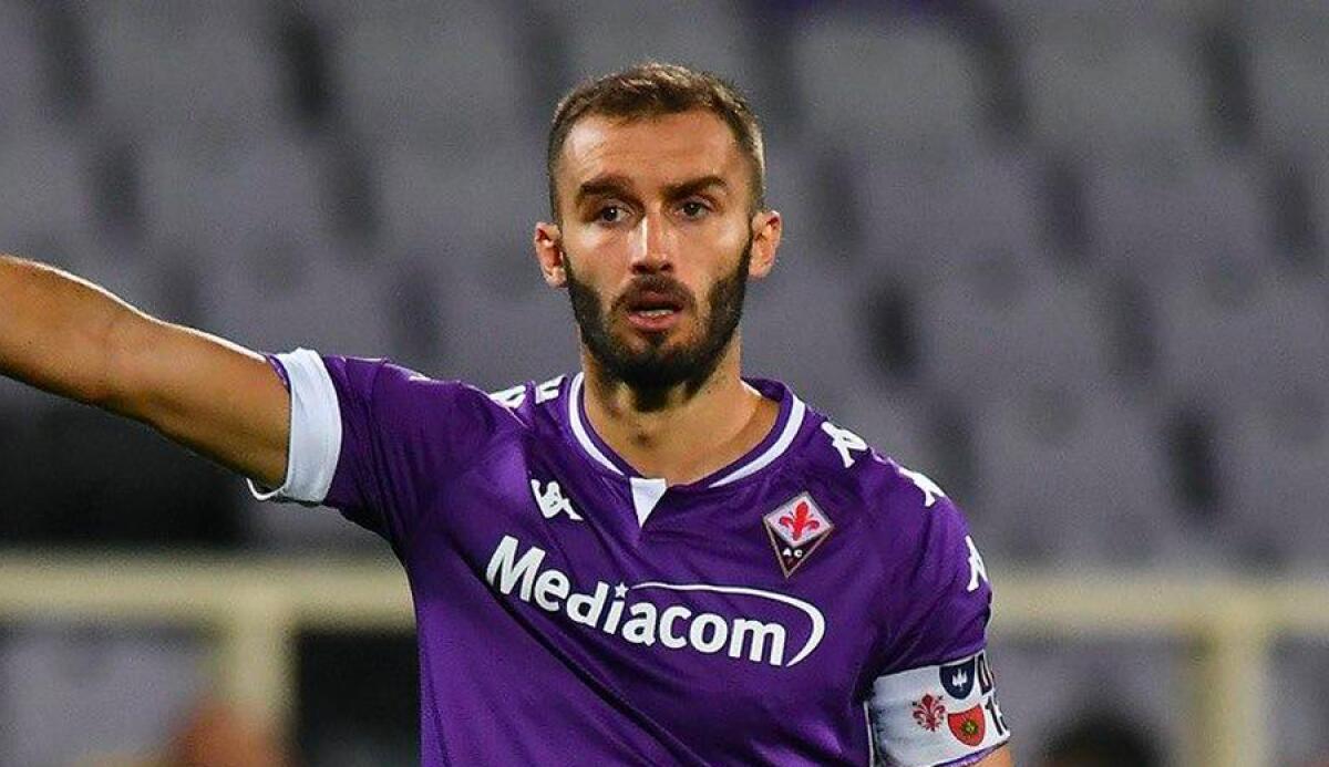 Pezzella, fallo duro su Osimhen, Abisso lo ammonisce. Salterà il Crotone per squalifica - 