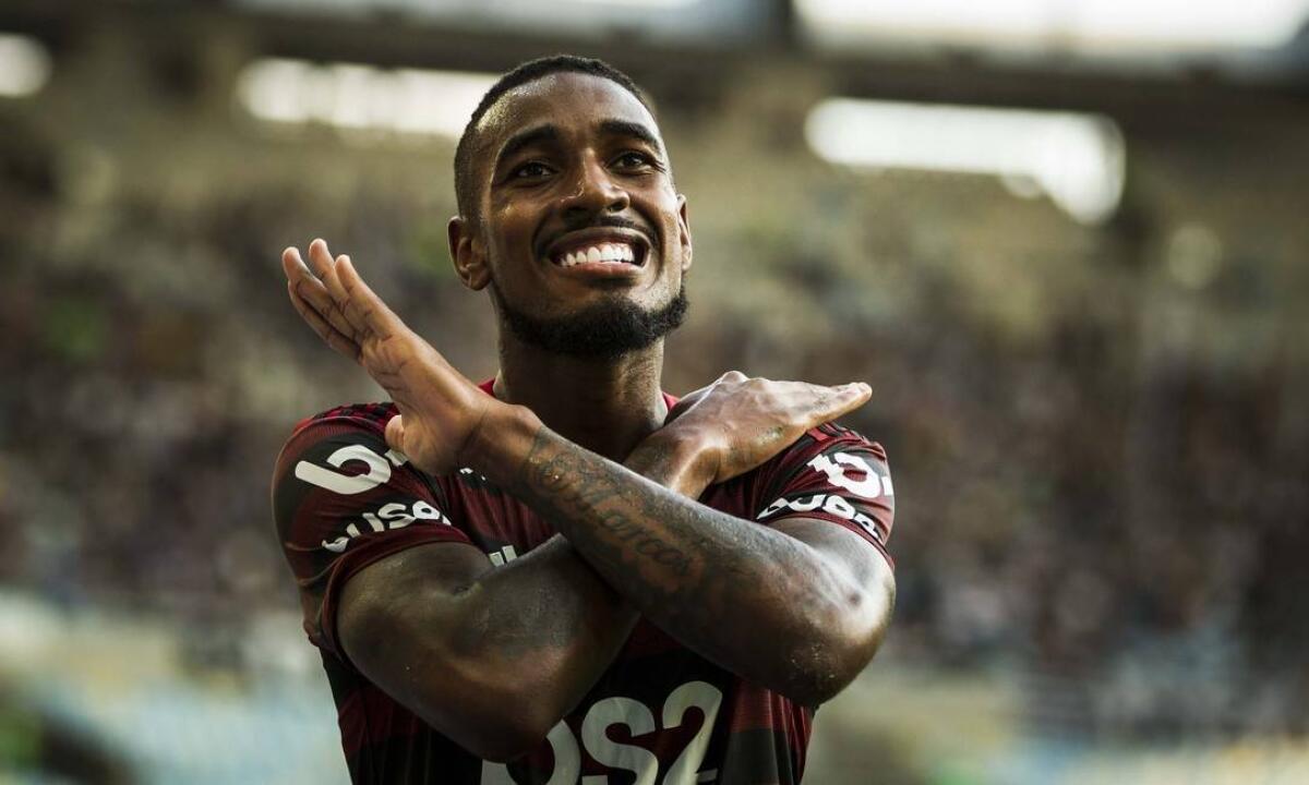 Con la Fiorentina si salvava all'ultima giornata, adesso Gerson lo compra il Barcellona - 