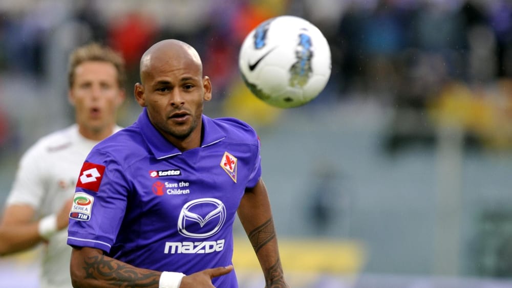 Ricordate Olivera? Il numero 10 della Fiorentina di Corvino si ritira: "Problema cardiaco"