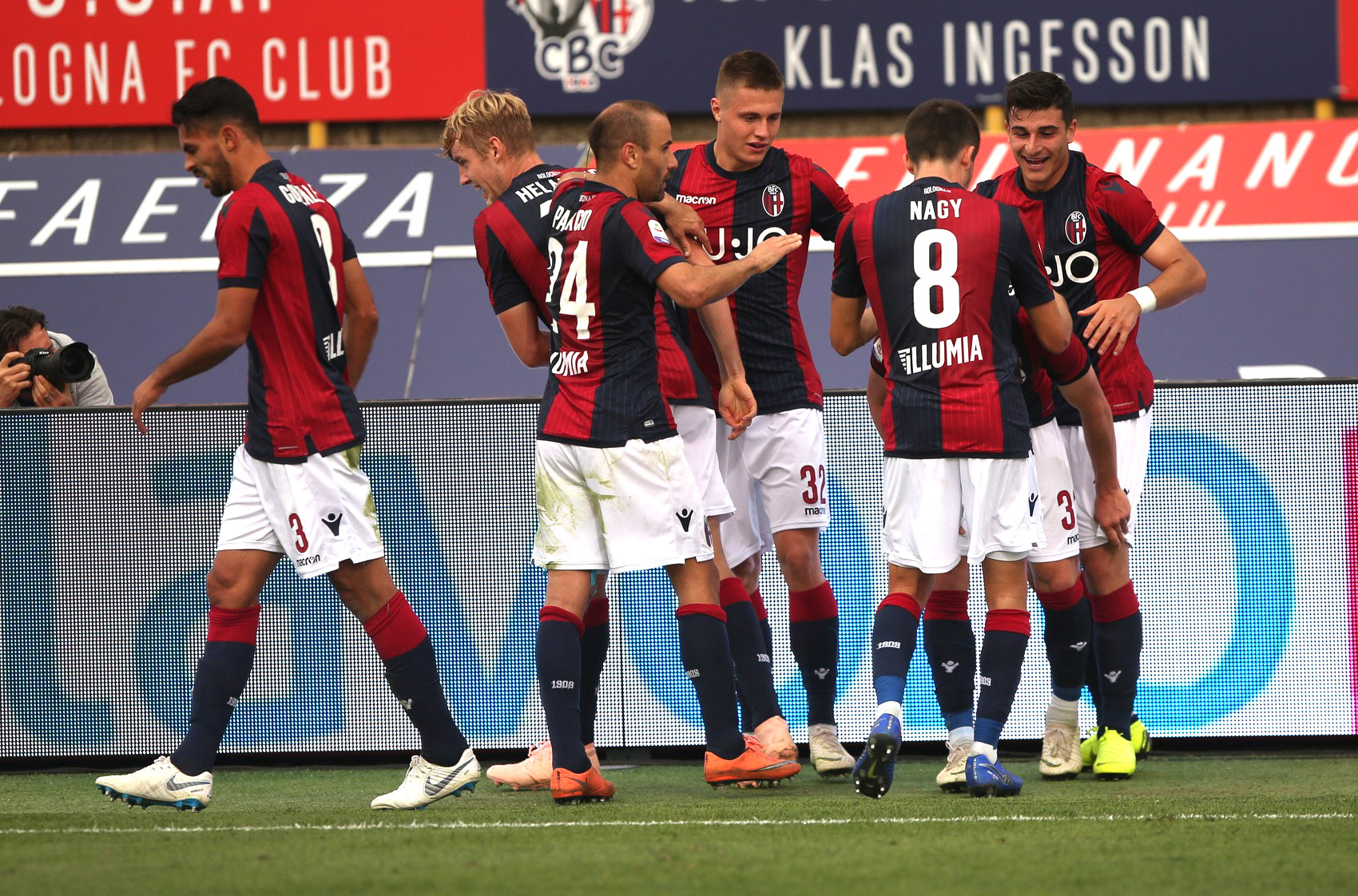 211018 - sport calcio - bologna-torino - esultanza Arturo Calabresi - 211018 - SPORT CALCIO - BOLOGNA-TORINO - fotografo: BENVENUTI