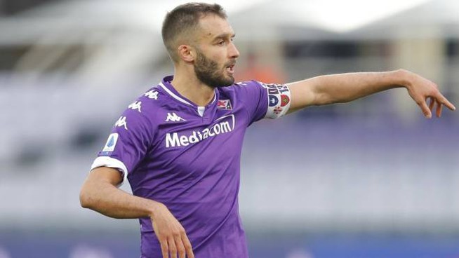 Pezzella, fallo duro su Osimhen, Abisso lo ammonisce. Salterà il Crotone per squalifica
