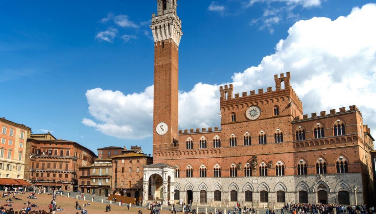 Stuprata una ragazza a Siena, c'è anche un calciatore di serie A tra i colpevoli. I dettagli - 