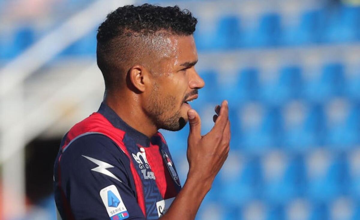 Tuttosport, Messias, forte inserimento della Fiorentina: si complica la pista per il Torino - CROTONE, ITALY - OCTOBER 31: Junior Messias of Crotone during the Serie A match between FC Crotone and Atalanta BC at Stadio Comunale Ezio Scida on October 31, 2020 in Crotone, Italy. (Photo by Maurizio Lagana/Getty Images)