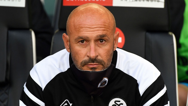 Fiorentina cambia idea allo scambio dei documenti, Commisso dice no a Italiano. Allenatore straniero?