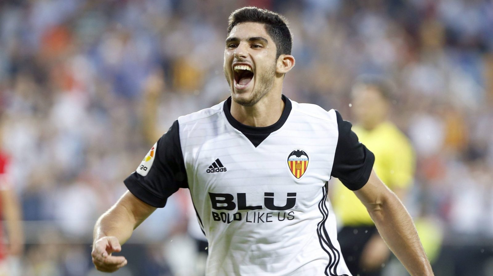 Nazione, Guedes, Valencia pronto allo sconto. La Fiorentina può piazzare il colpo a meno di 20 milioni