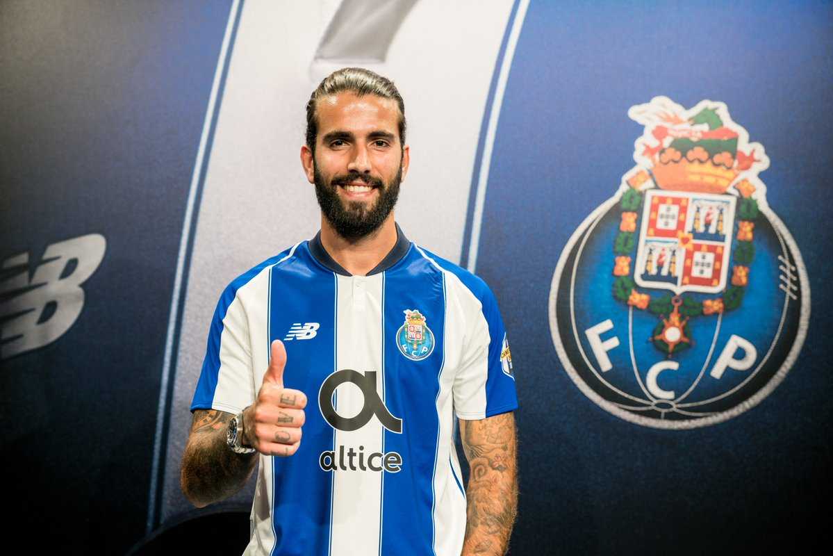 Nazione, Oliveira, trattativa in standby tra Fiorentina e Porto. Ballano ancora 5 milioni di euro