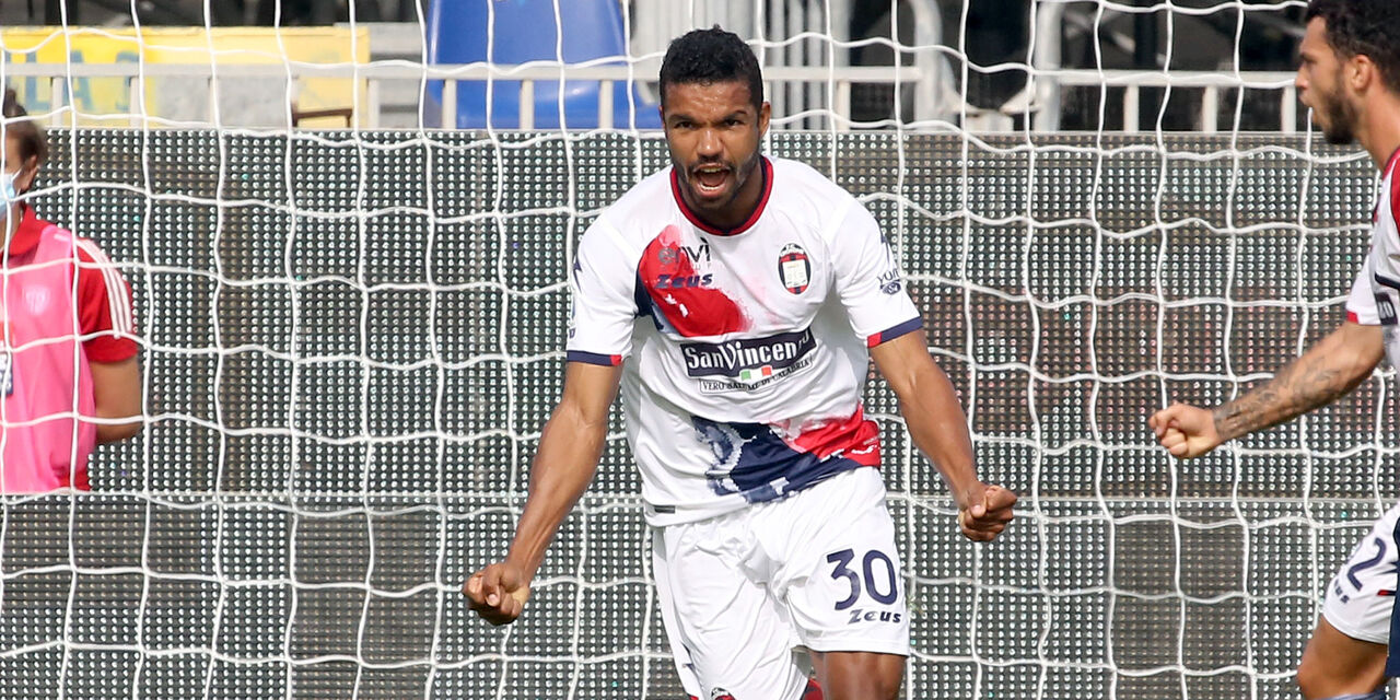 CAGLIARI, ITALY - OCTOBER 25: Junion Messias of Crotone celebrates scoring a goal (0-1) during the Serie A match between Cagliari Calcio and FC Crotone at Sardegna Arena on October 25, 2020 in Cagliari, Italy. (Photo by Enrico Locci/Getty Images)