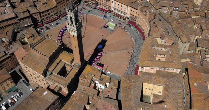 Foto Marco Alpozzi/LaPresse20 maggio 2021 ItaliaSport CiclismoGiro d'Italia 2021 - edizione 104 - Tappa 12 - Da Siena a Bagno di Romagna (km 212)